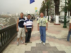 181-ORAN-Juin06-sur le Bd. Front de mer avec Toufik notre taximan